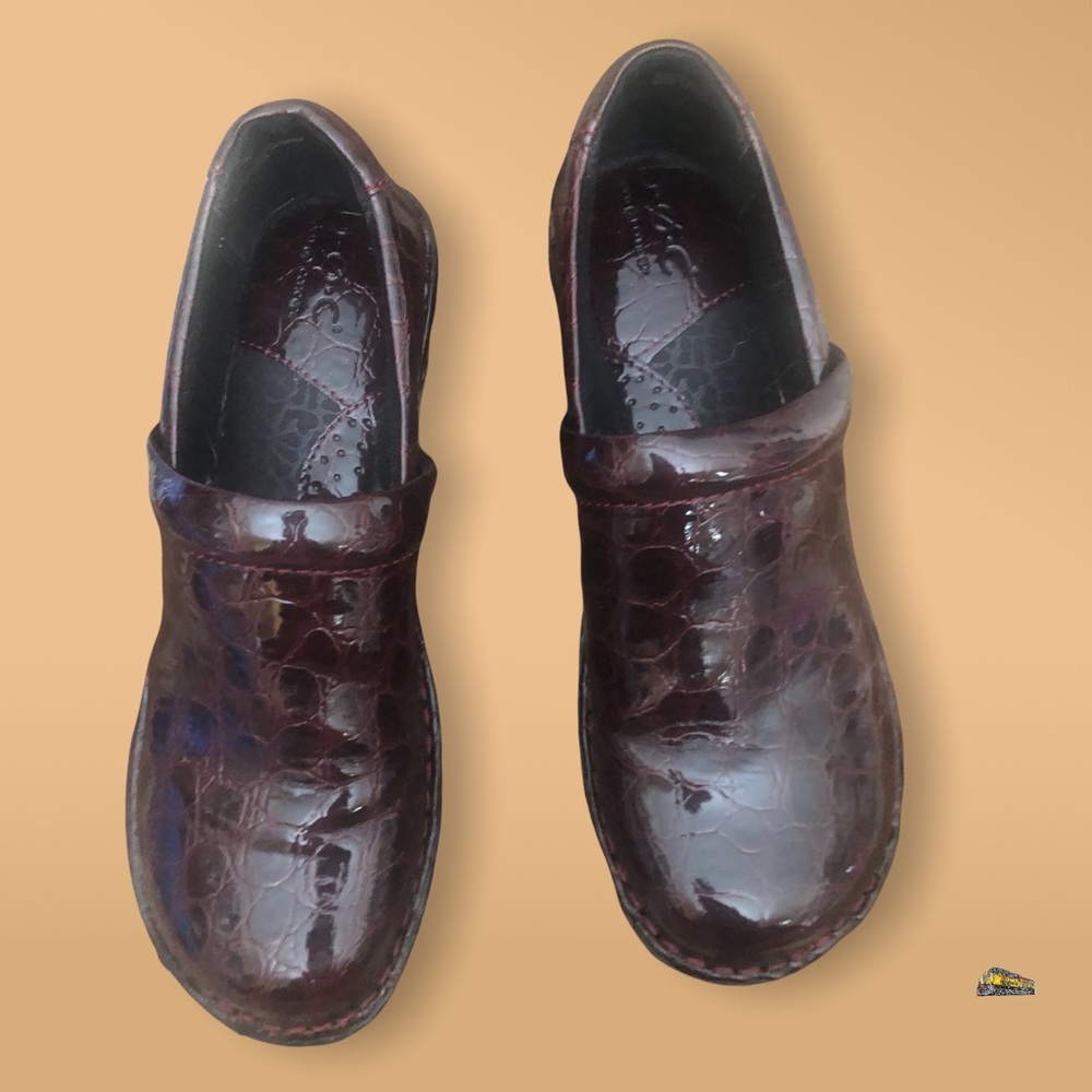BOC Born Size 8 Leather Clogs Comfort Shoes Slip On Nursing